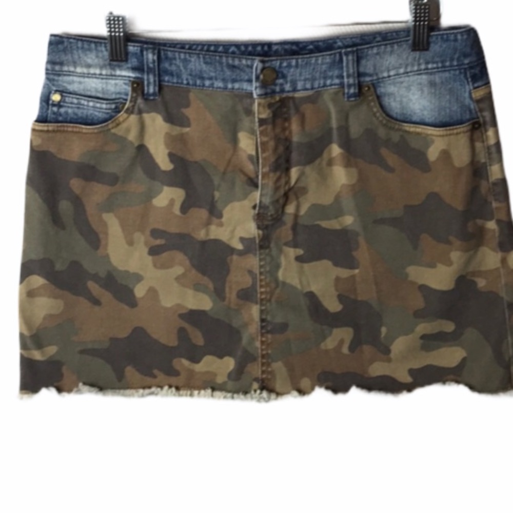 Micheal Kors camouflaged denim skirt 8